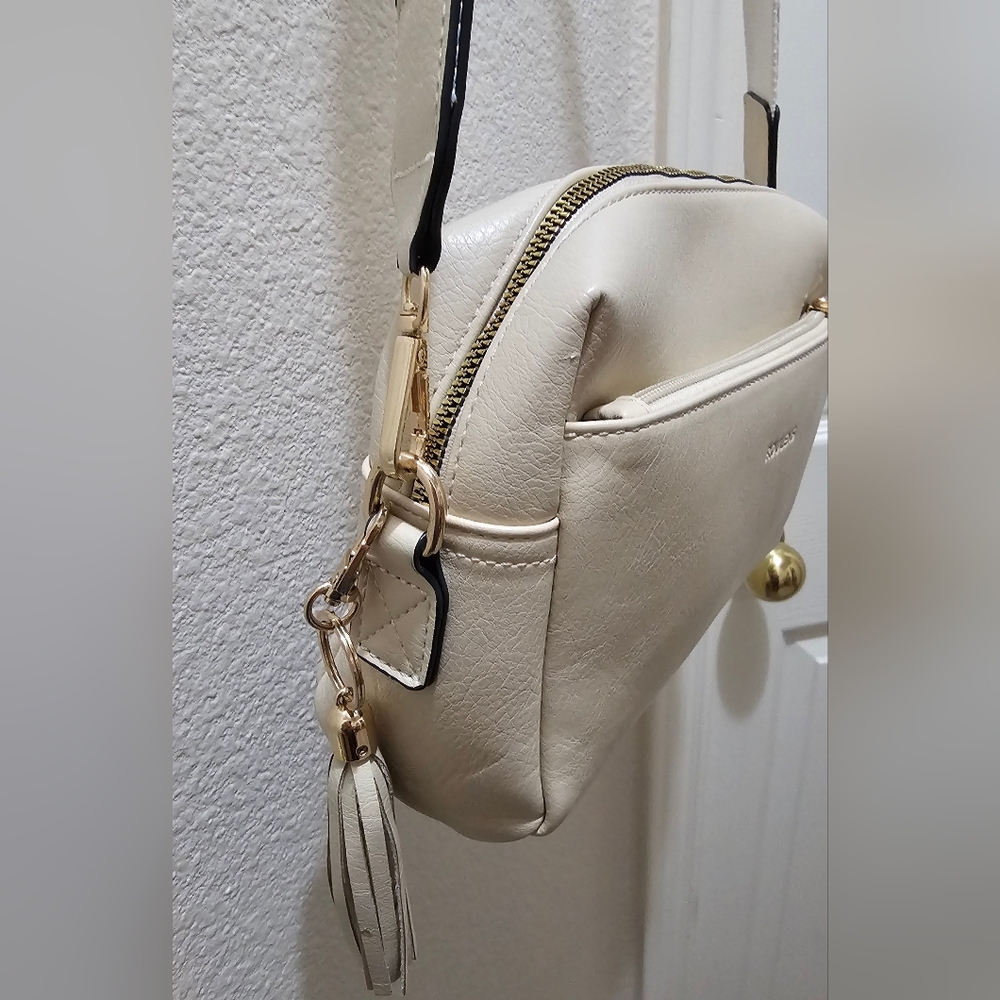 Roulens Cream Crossbody Bag with Guitar Strap EUC - Picture 8 of 16